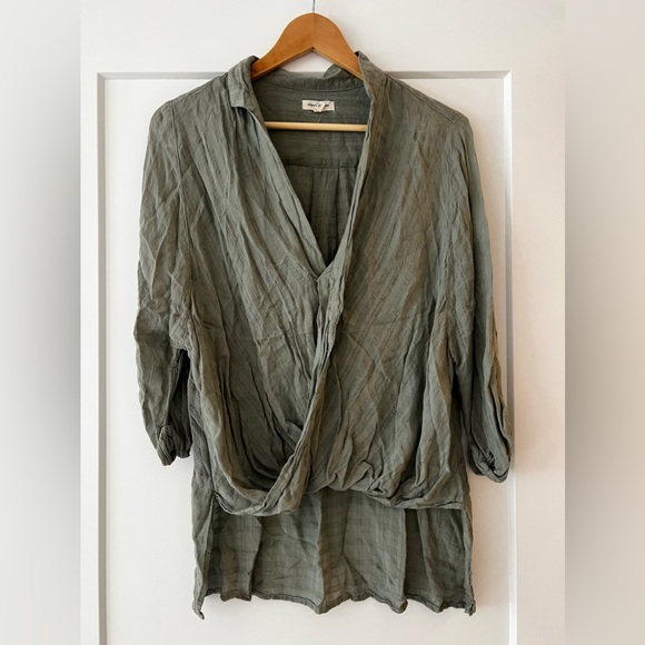 Urban Outfitters Tops - Urban Outfitters Blouse in Green Linen Size M